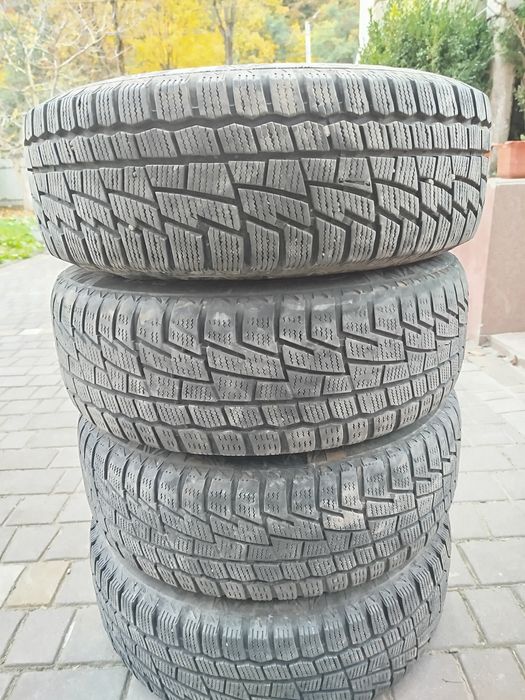 Комплект шин з дисками