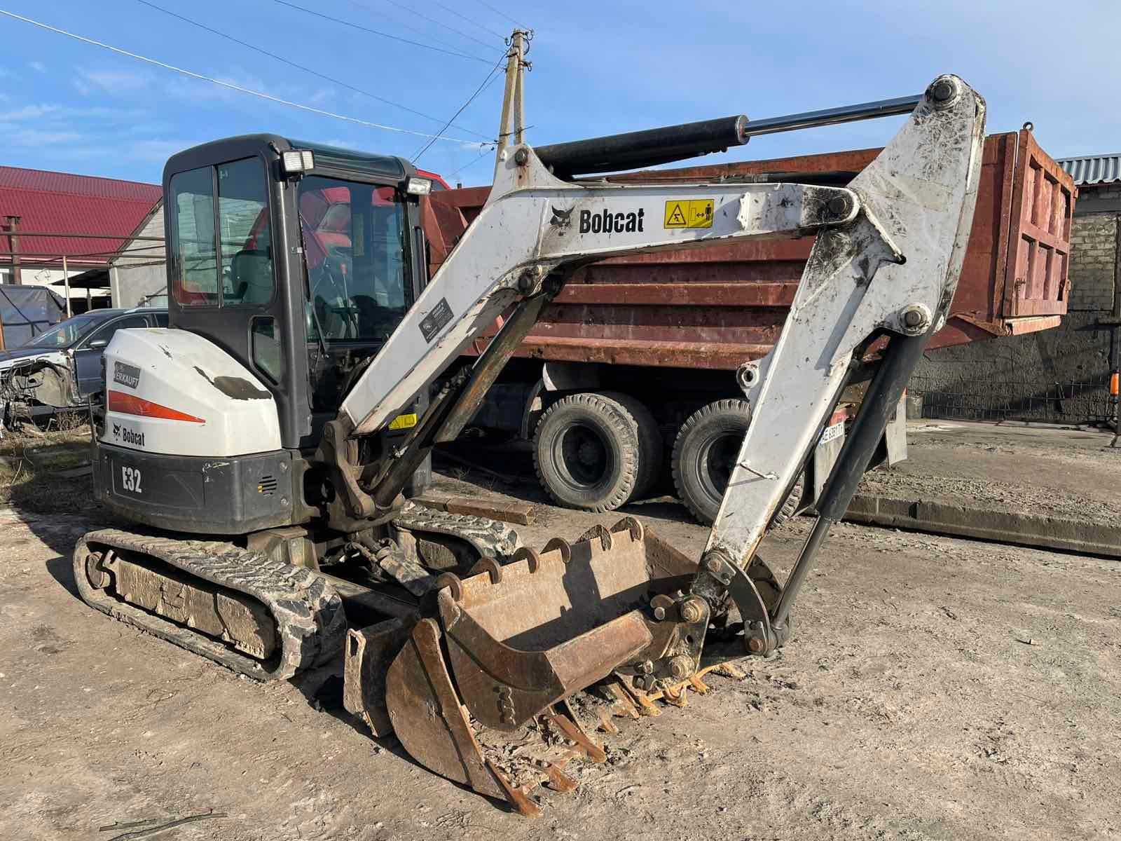 Мини экскаватор Bobcat E32
