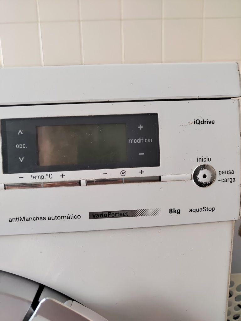 Máquina de lavar Siemens iQdrive 8kg sistema AquaStop