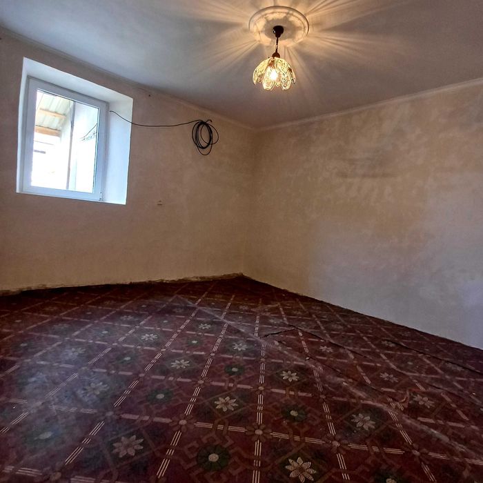 Продаж півбудинку,район центральних мостів,лодочної станції.