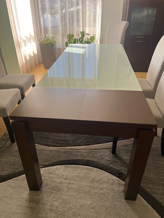 Mesa extensível e 6 cadeiras