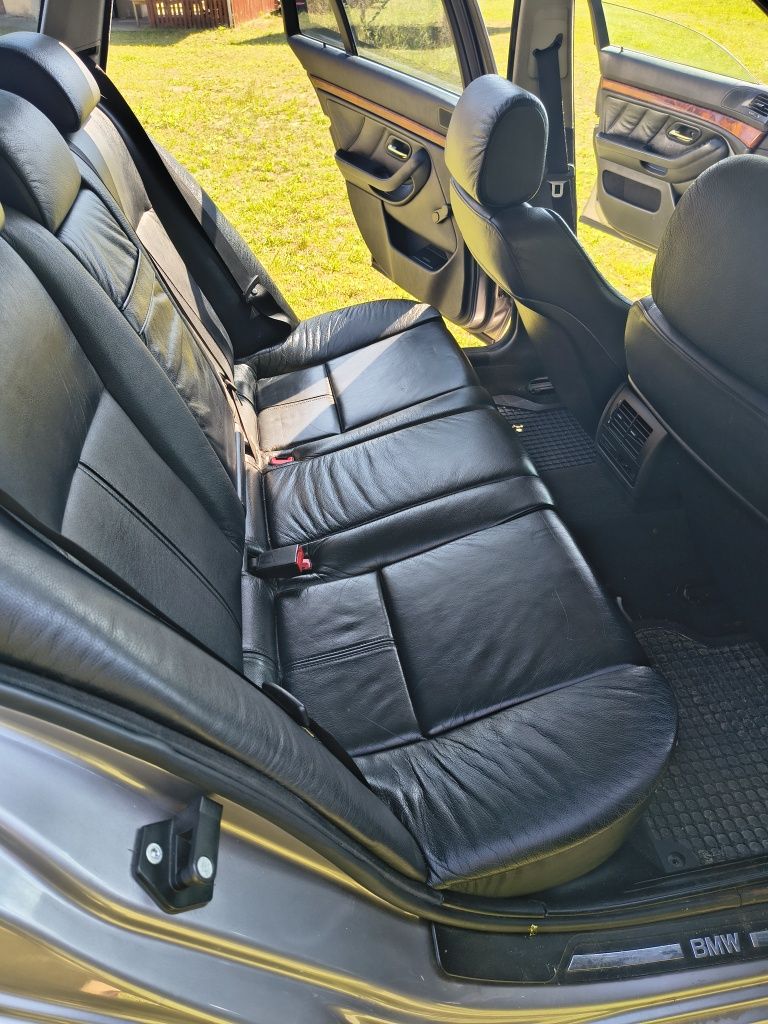 BMW E39 2,5i czyli 523i Touring Warto zobaczyć.