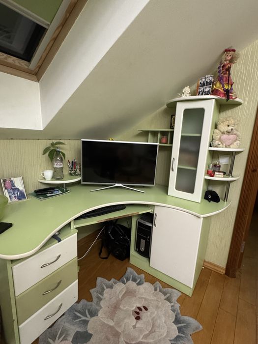 Продаються  меблі (стінка-шафа+ стіл)