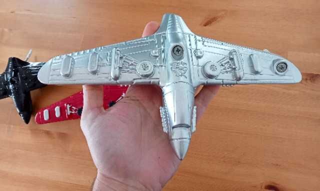 Cabides em forma de avião