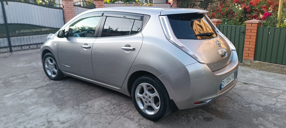 Продам Nissan Leaf