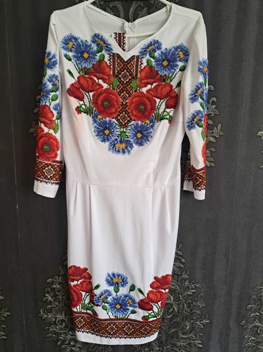 Сукня вишита бісером