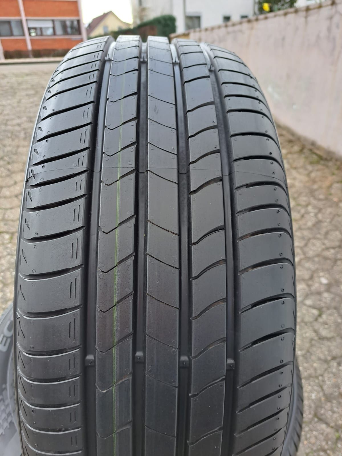 Kumho ECSTA HS51 215/55/18 95H DOT0422 Letnie.