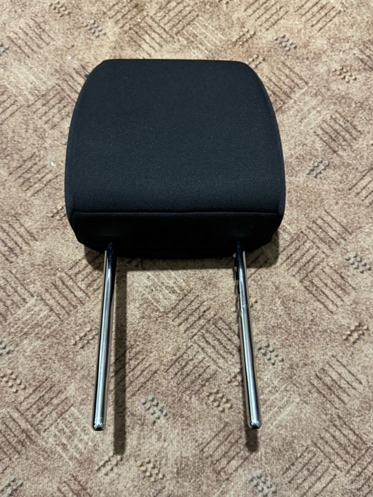 Підголовник правий peugeot 308 t7