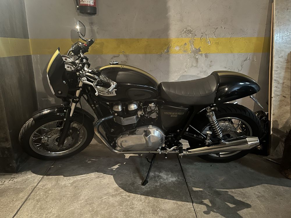 Triumph Thruxton 900
