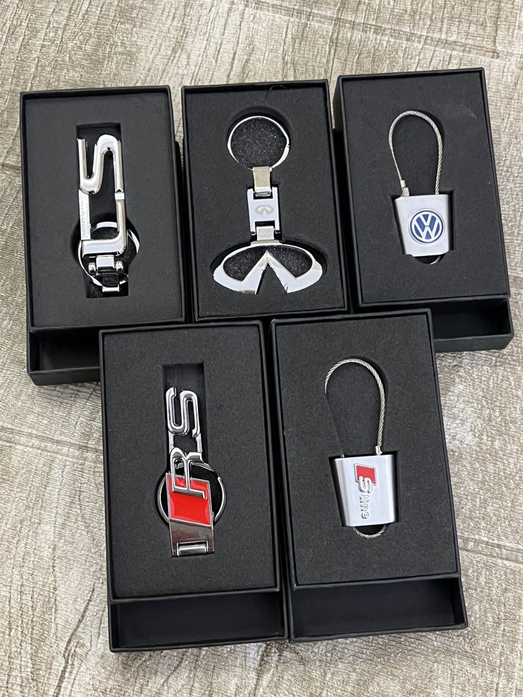 Брелок BMW/Mersedes/Audi автомобильный с логотипом