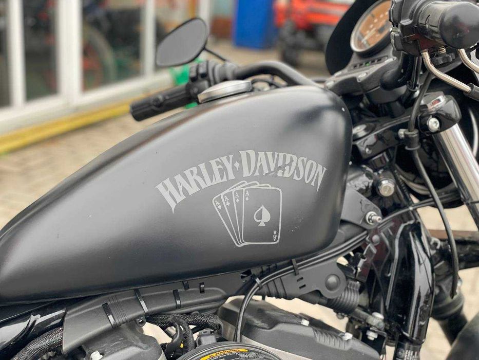 Мотоцикл Harley-Davidson 883 2017
