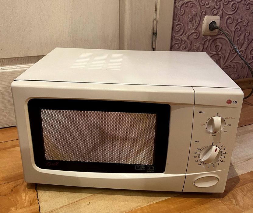 Мікрохвильовку, в робочому стані LG