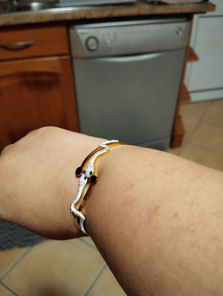 Pulseira de aço inoxidável com zirconias