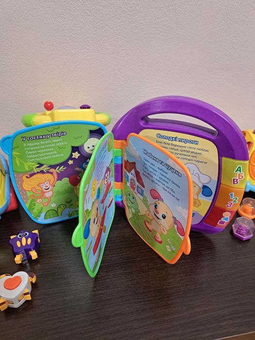 Книжечка з віршиками, руль та машинки