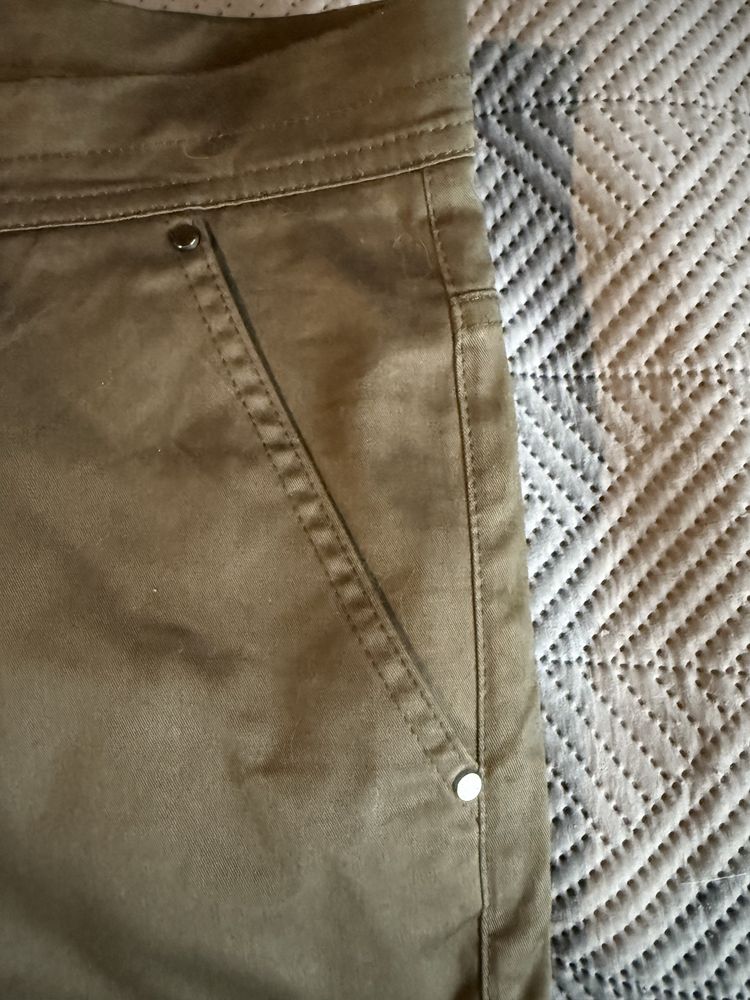 Брюки кольору хакі Zara