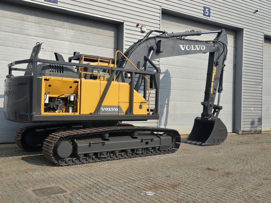 Escavadora Volvo EC220EL C/ Proteções Florestais