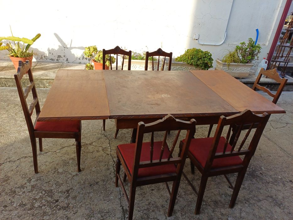 Mesa e 6 cadeiras