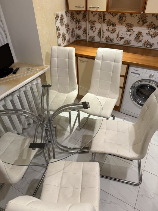 Стільці для кухні / білі м’які стільці / крісла зі спинкою