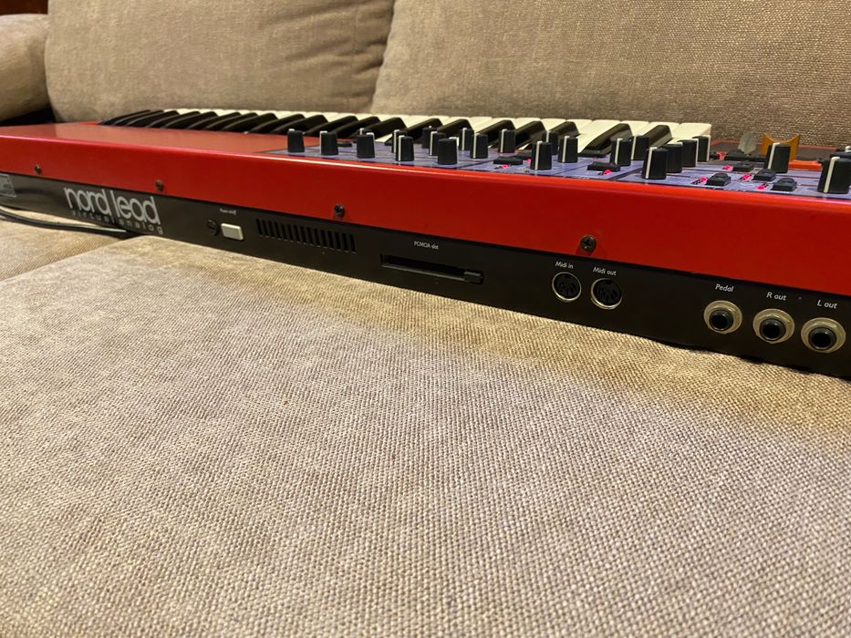 Teclado Nord Lead 1