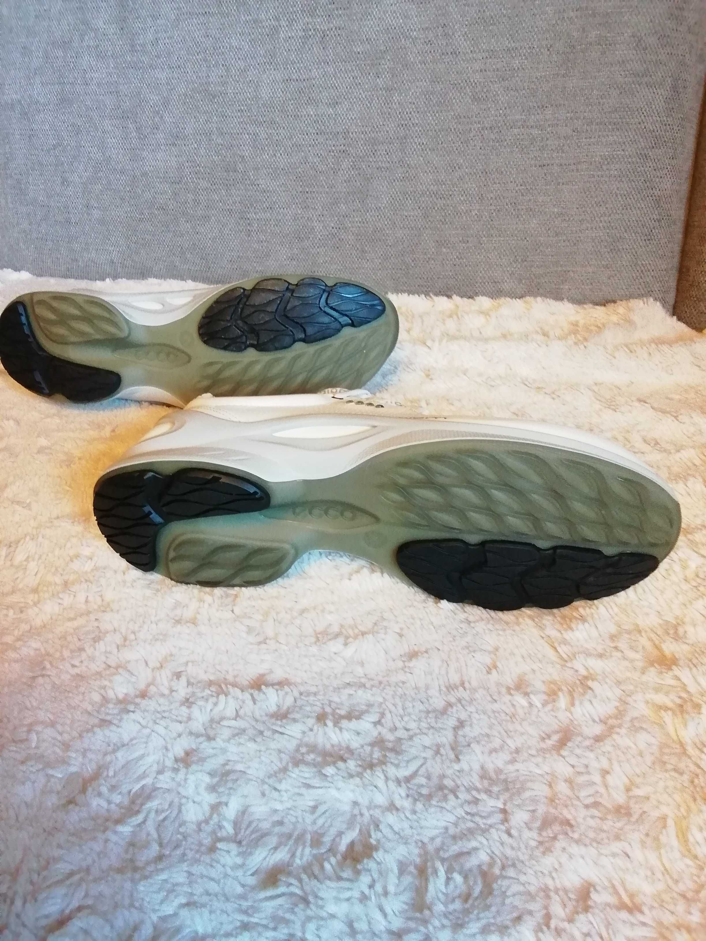 Buty sportowe damskie EccoBiom Fjuel 007