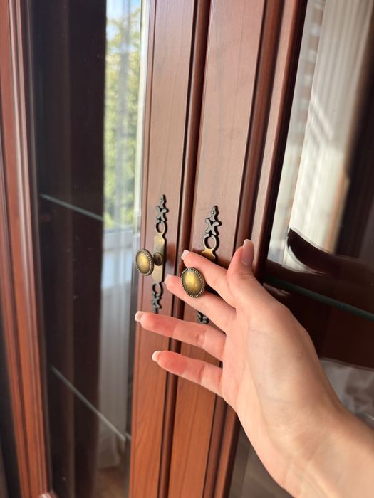 Вітрина якісна  у залу