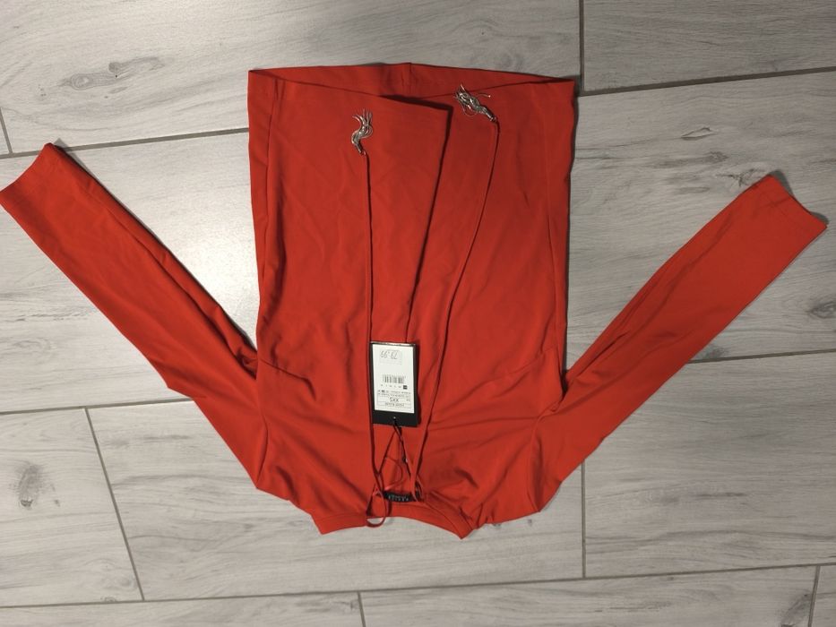 Elegancka bluzka z długim rękawem i eleganckim wiązaniem bardzo ładna