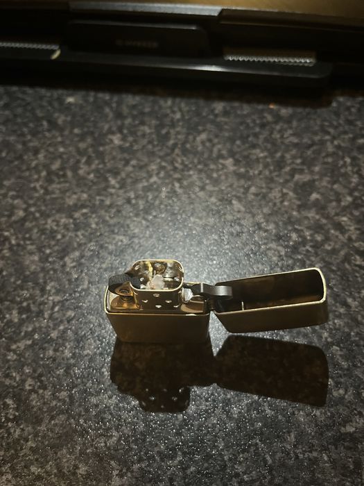 Zapalniczka Zippo, mosiądz, benzynowa Armor.