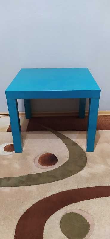 stolik do kawy niebieski ikea kwadrat stół stoliczek półka szafka ława