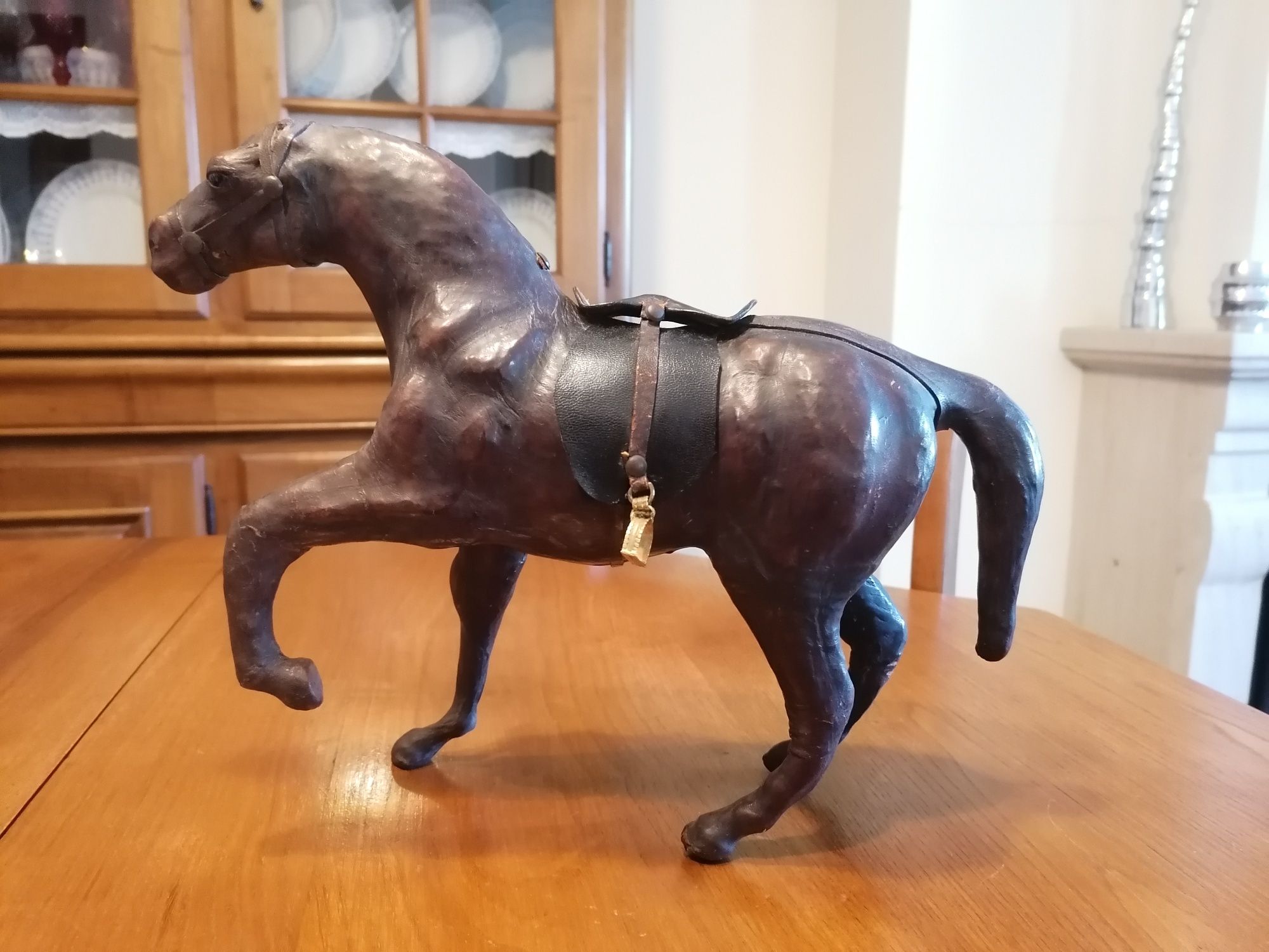 Cavalo castanho de decoração