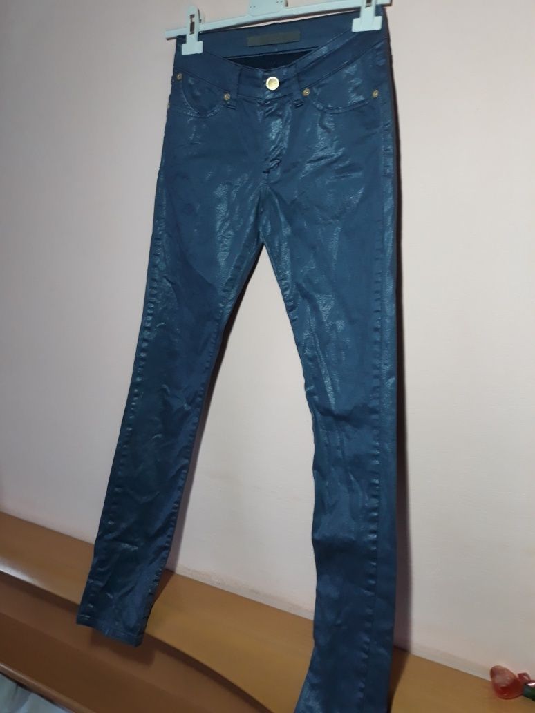 Niebieskie woskowane skórzane spodnie w pasie 33 cm rozmiar z metki 25