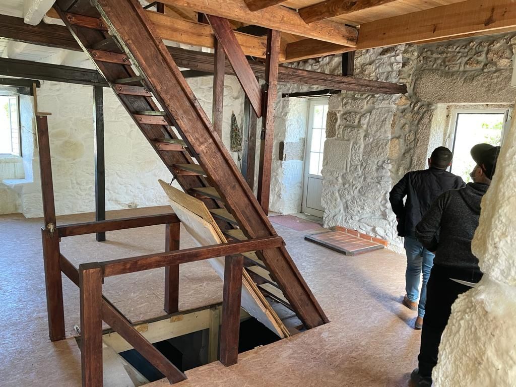 Vila composta por 4 moradias - Oportunidade Única - Investimento