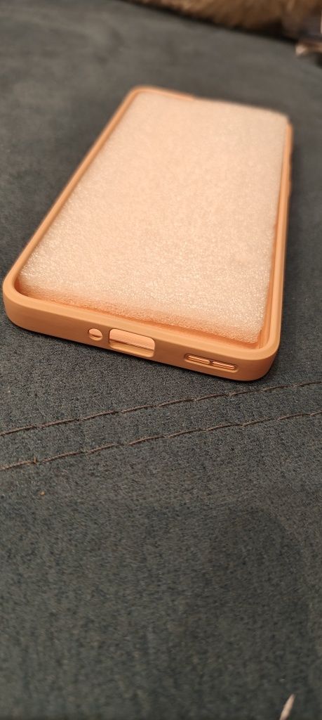 Продаю чехол на one plus 11 и one plus 8T