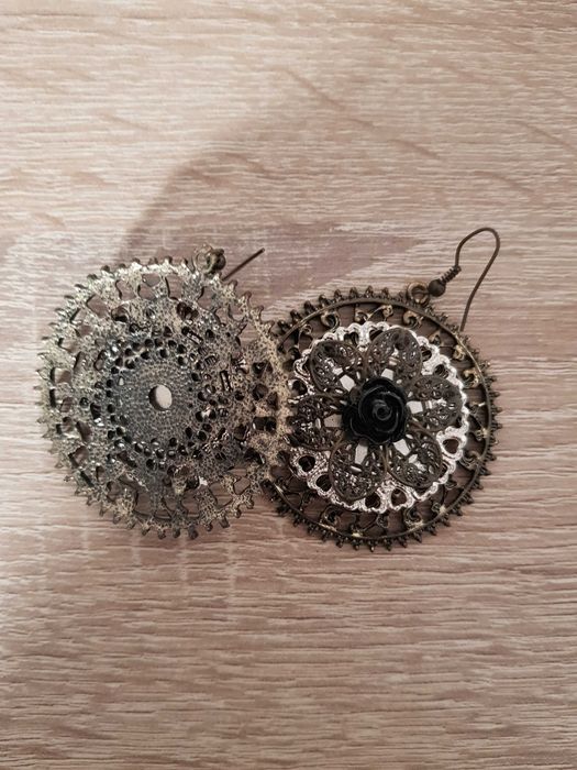 Brincos grandes tons metálicos