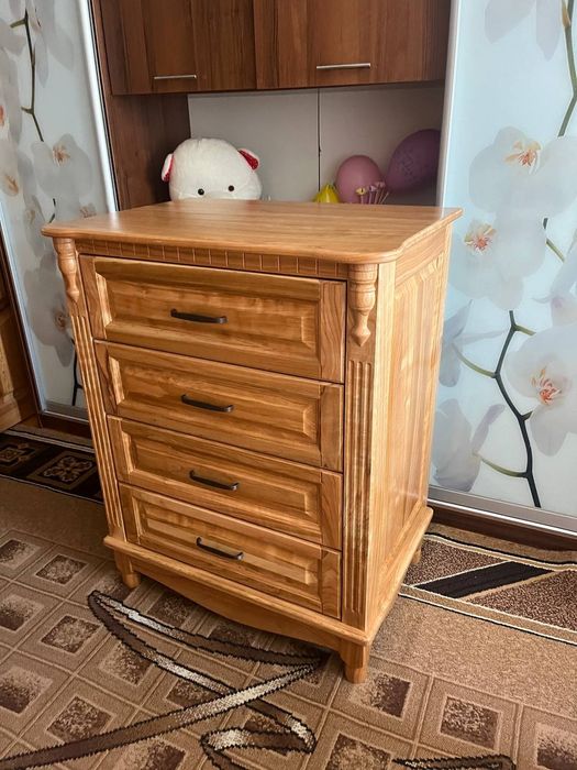 Комод з натурального дерева