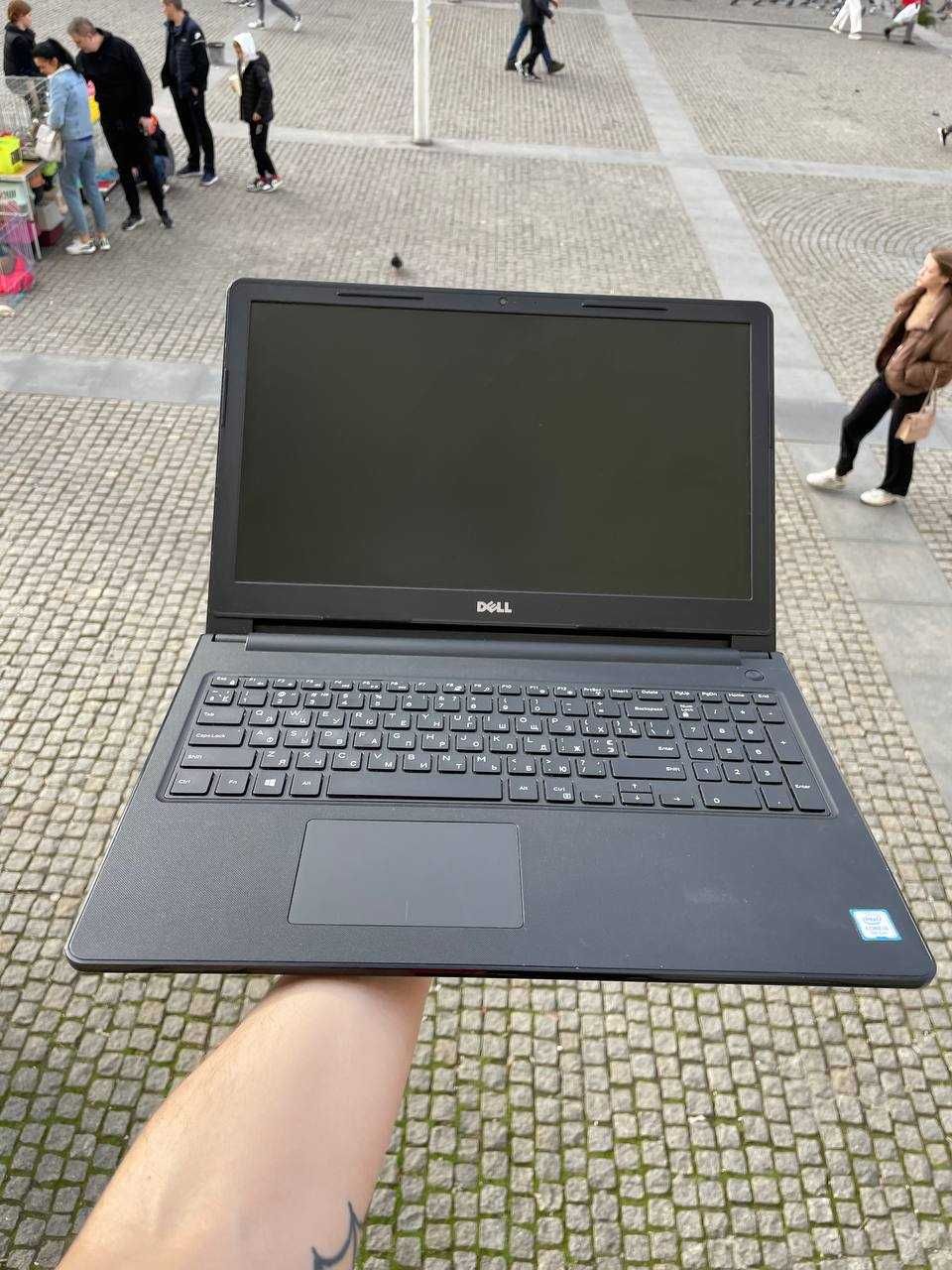 Ноутбук Dell Ispire 15 i3-7200U RAM4 HDD256 Intel Graphics 620
