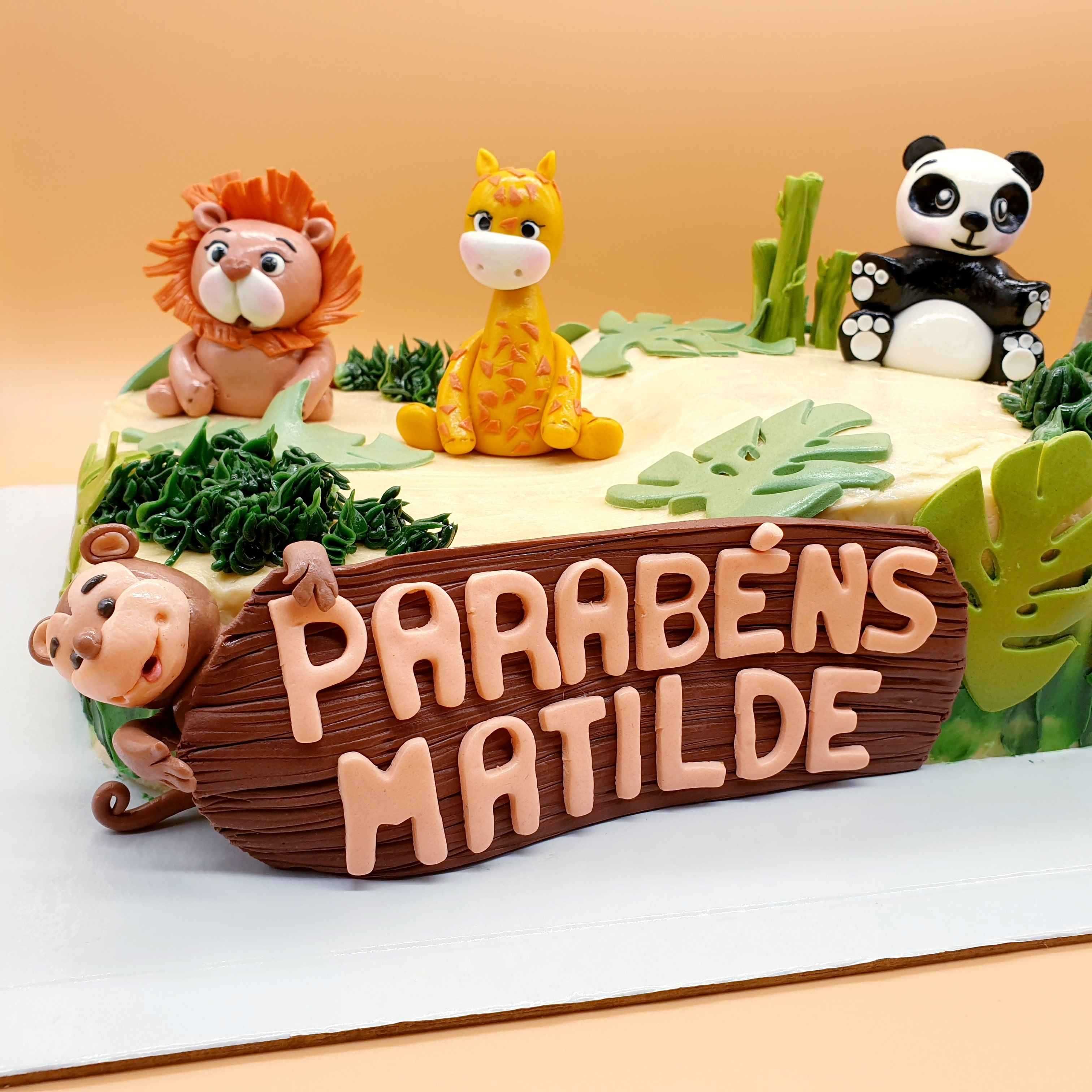 Bolo de aniversário, batizado ou outra comemoração