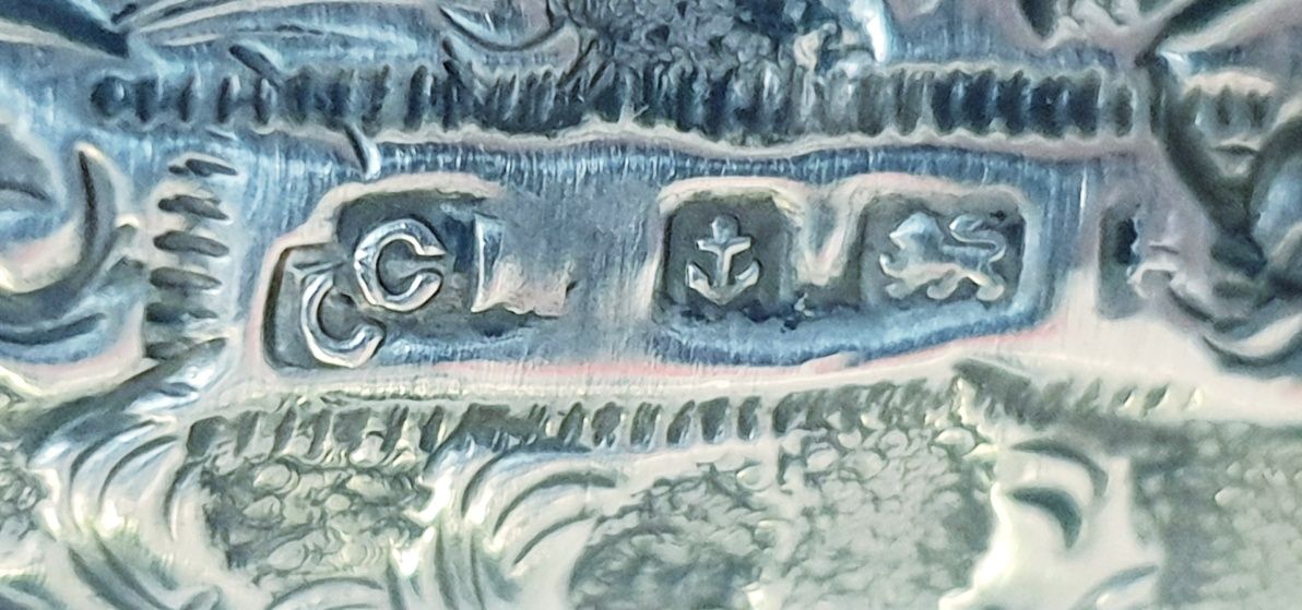 Antigo frasco de perfume em cristal lapidado com prata inglesa