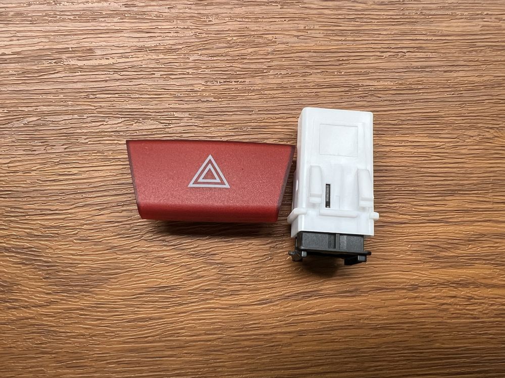 Кнопка аварийки треугол для Citroen C1/ Toyota Aygo/ Mk1 / Peugeot 107