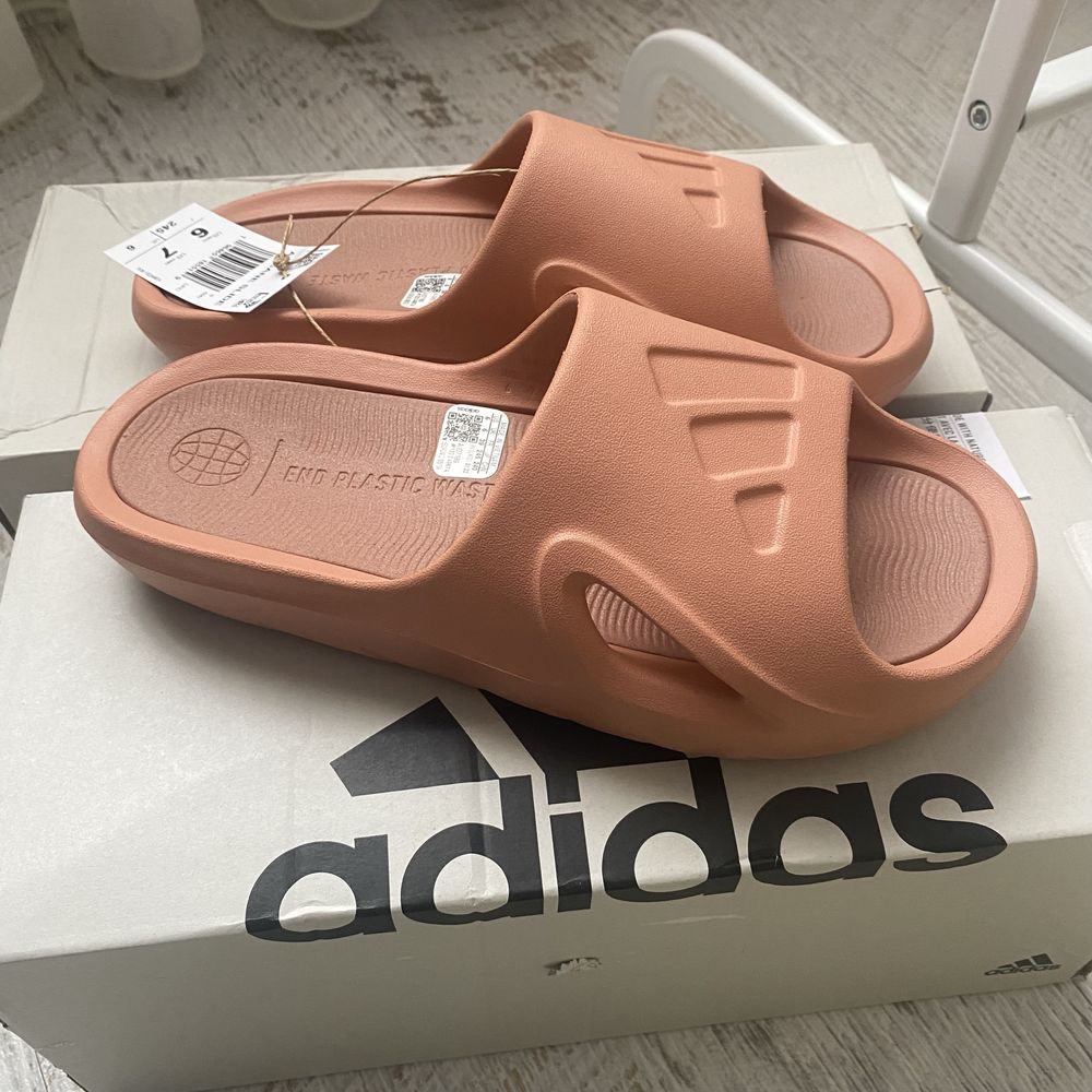 Шльопанці Adidas орігінал р 38/38