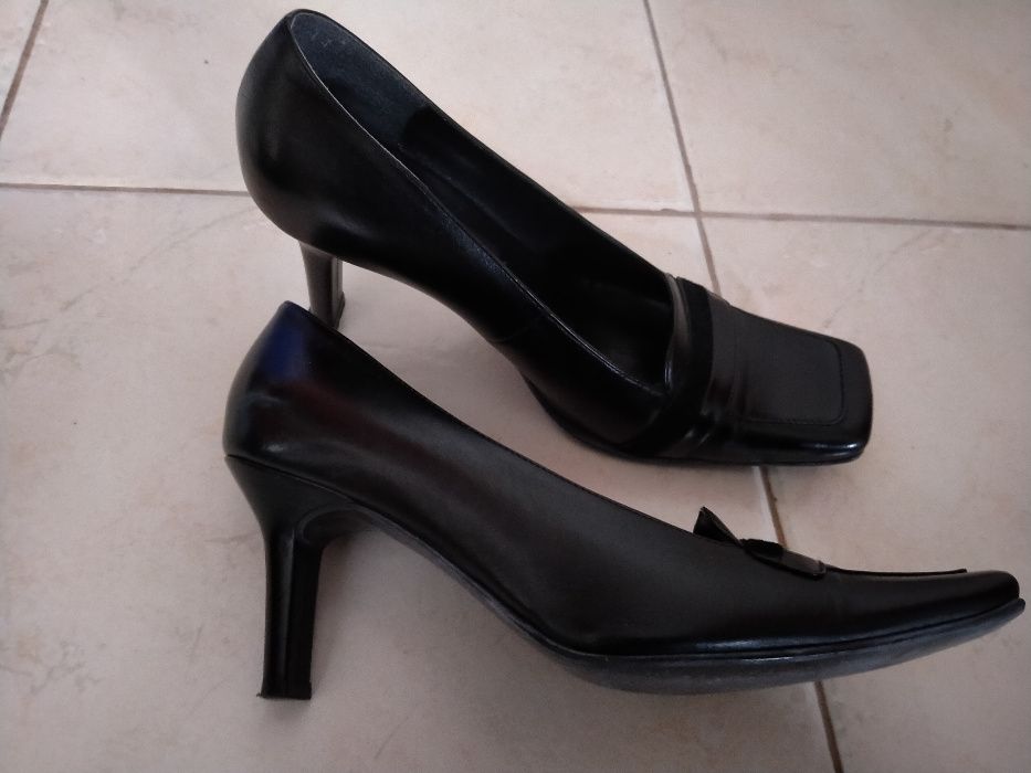 Buty eleganckie skórzane na obcasie czarne RYŁKO