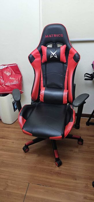 Cadeira gamer 70€ como nova, muito bem conservada.