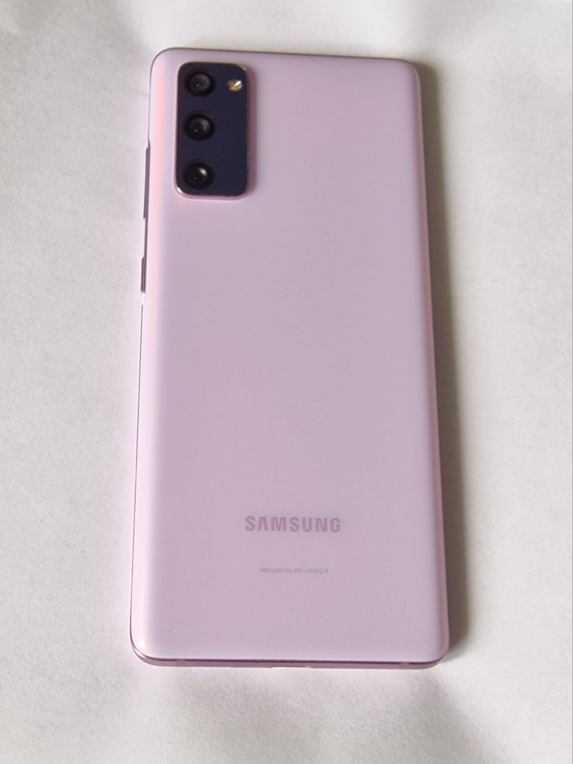 Smartfon Samsung Galaxy S 20 FE 256 GB używany lawendowy