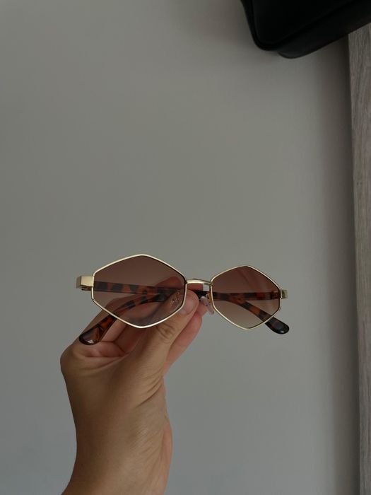 Sprzedam  nowych okularów przeciwsłonecznych dla kobiet 
przeciwsłonec