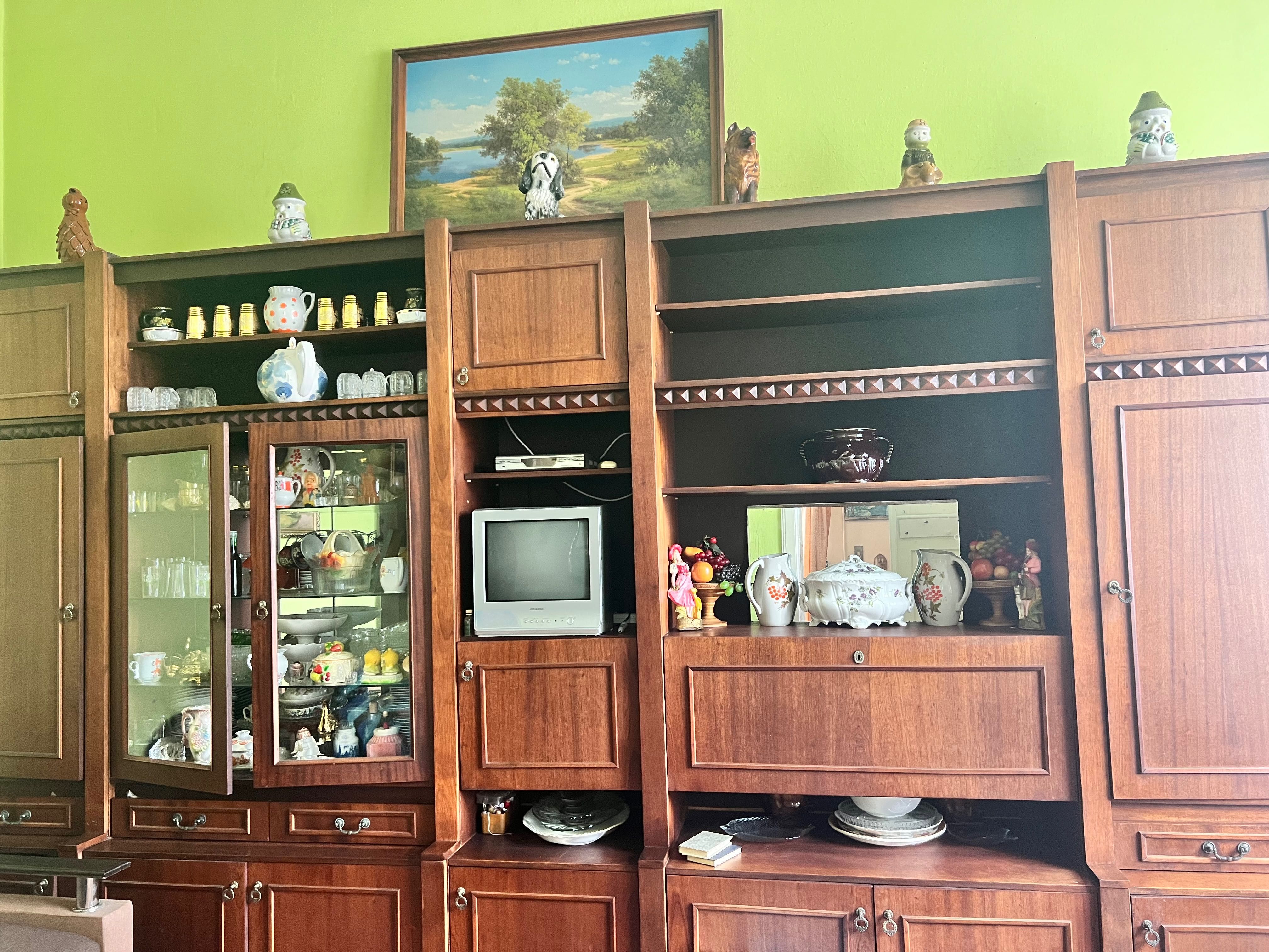 Стінка у вітальню