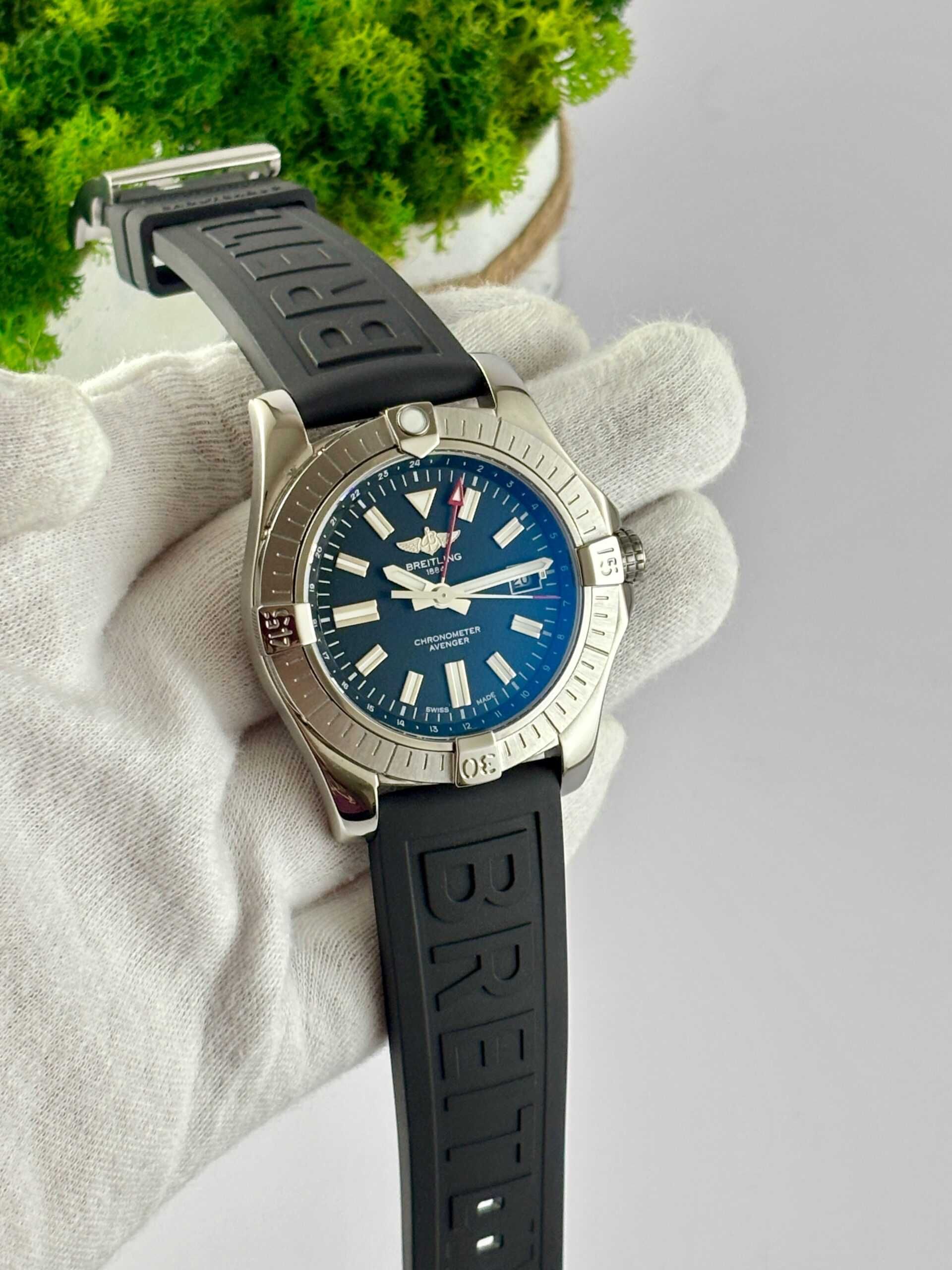 Breitling Avenger Chronometer A32397 GMT automatic