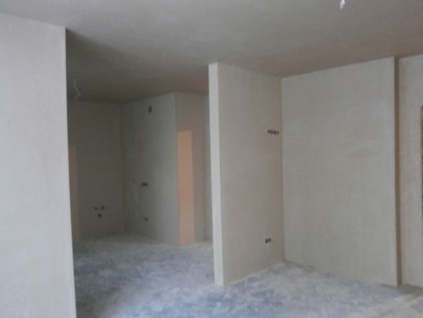 Машинная стяжка пола 90грн. Машинная штукатурка стен. Полусухая стяжка