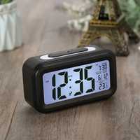Електронний годинник з термометром, будильником.