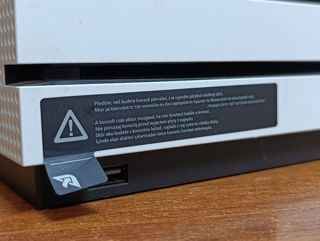 Xbox one S 1TB + диски з іграми