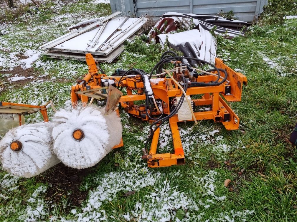 Myjka do znaków słupków tablic szczotka hydrauliczna