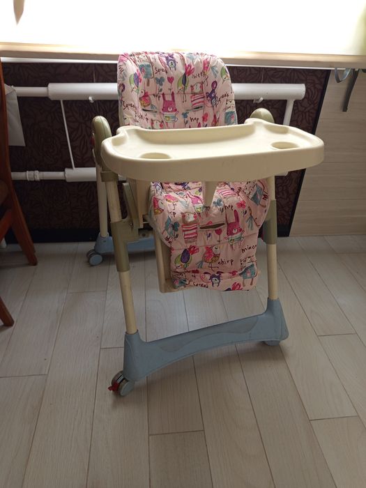 Стільчик для годування